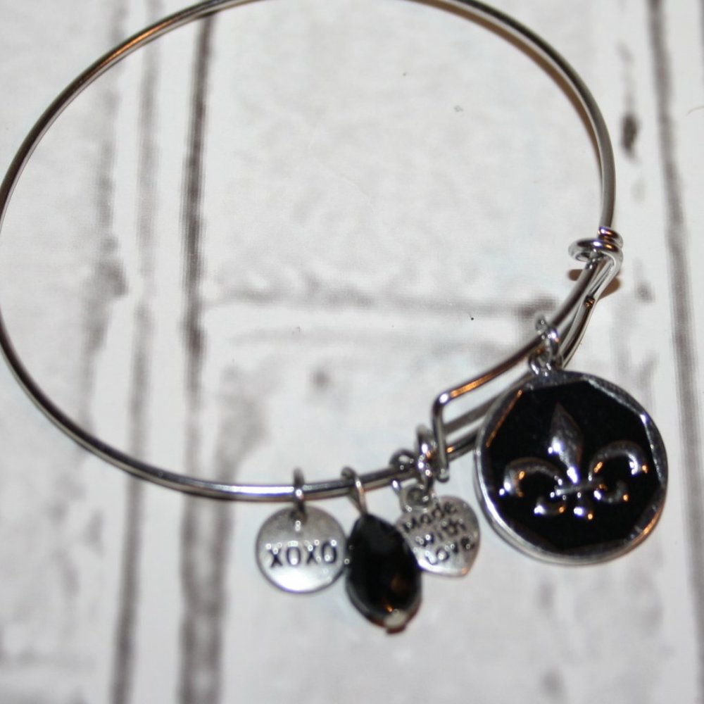 ⚜️ Fleur-de-Lis Charm Bracelet · Silver & Black